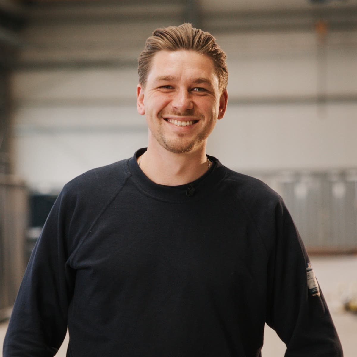 Mitarbeiter von RIS in der Halle in Lubmin